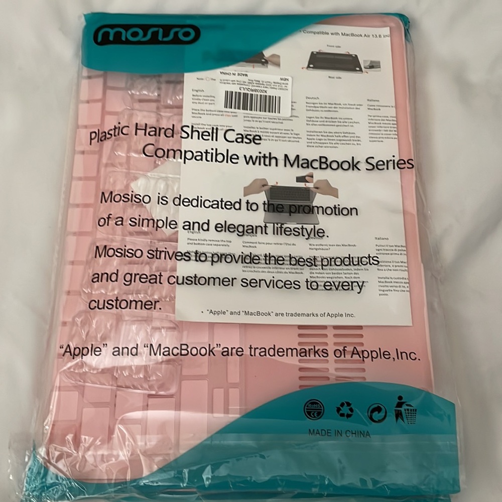New in package pink Mosiso plastic hard case for Mac Book air 13.6 2022 m2chip